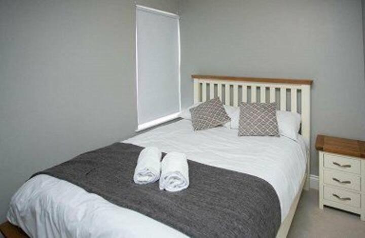 Amazing 3 Bedroom Home, Prime Bt1 Postcode And City Centre Location เบลฟาสต์ ภายนอก รูปภาพ