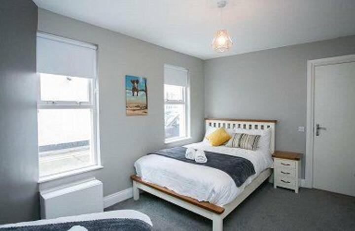 Amazing 3 Bedroom Home, Prime Bt1 Postcode And City Centre Location เบลฟาสต์ ภายนอก รูปภาพ